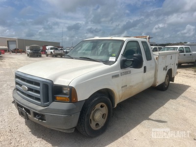 2007 Ford F-350 XL 4x2 Extended Cab شاحنة متعددة الاغراض