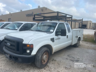 2008 Ford F-250 XL 4x2 Extended Cab Utility Truck (Inoperable)