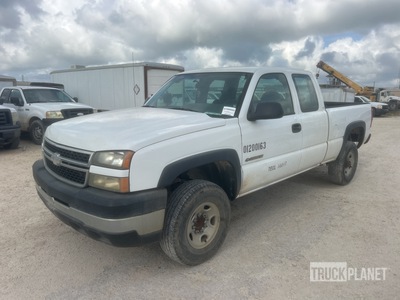 2006 Chevrolet Silverado 4x2 Extended Cab Pickup
