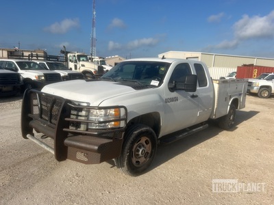 2011 Chevrolet Silverado 4x2 Extended Cab Utility Truck
