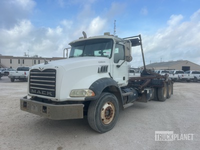 2007 Mack CT713 6x4 Roll-Off Truck