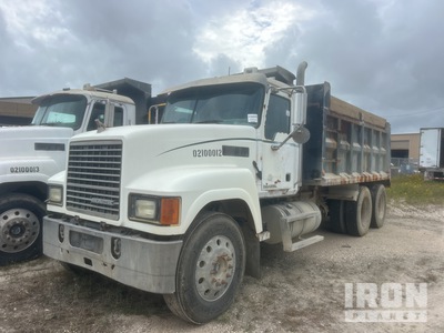 2014 Mack CHU613 6x4 Camion à benne basculante D/E (Inoperable)