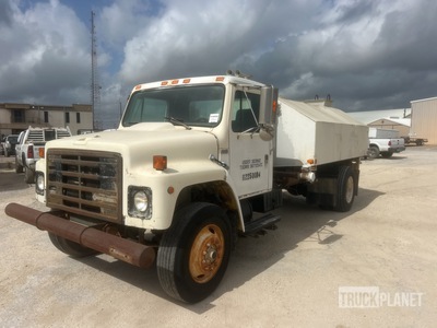 1989 International 1954 4x2 Water Truck