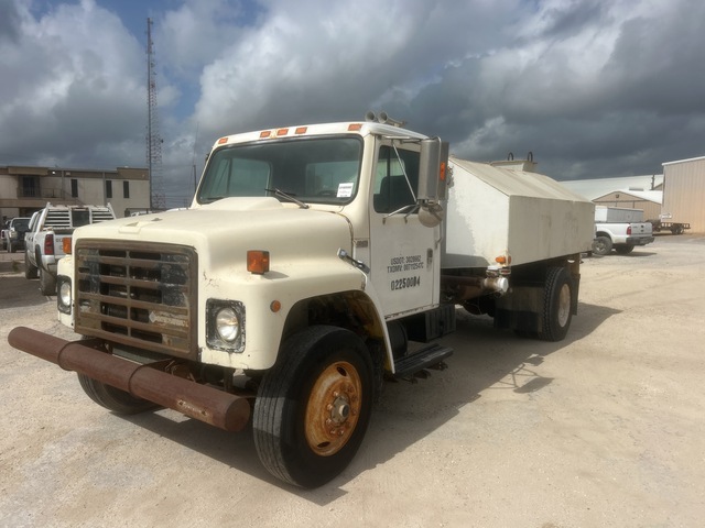 1989 International 1954 4x2 Water Truck