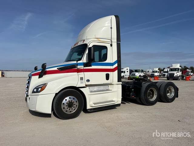 2019 Freightliner Cascadia 126 6x4 T/A Day Cab Truck Tractor