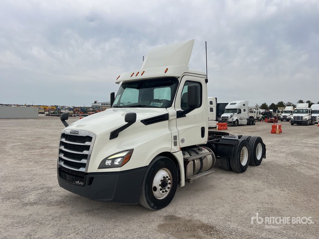 2019 Freightliner Cascadia 126 6x4 T/A Day Cab Truck Tractor