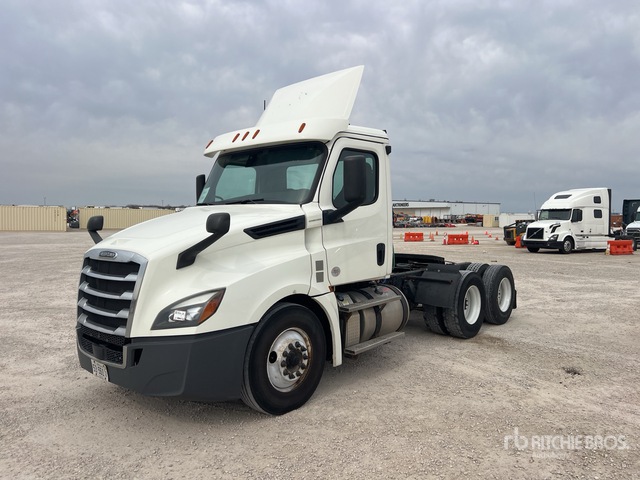 2019 Freightliner Cascadia 126 6x4 T/A Day Cab Truck Tractor