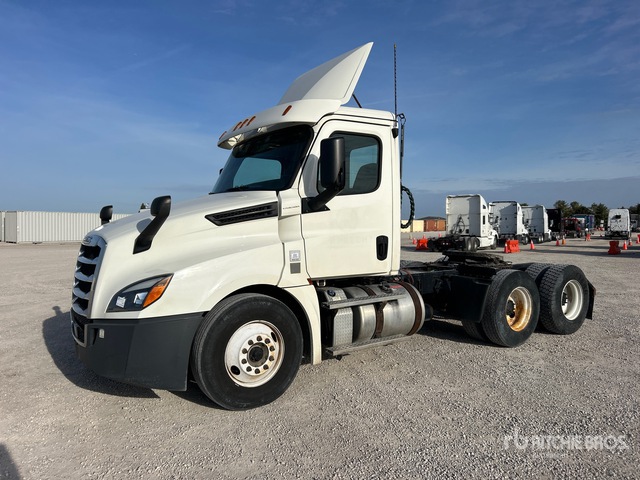 2019 Freightliner Cascadia 126 6x4 T/A Day Cab Truck Tractor