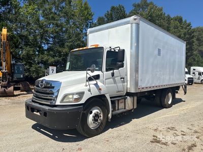 2017 Hino 268 4x2 Furgoneta caja cerrada