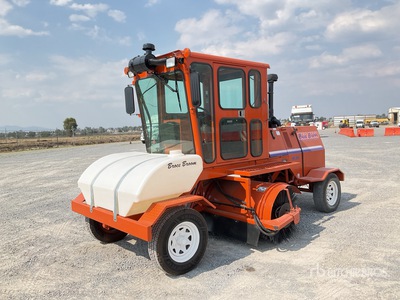 2011 Broce KR350 Barredora / Self-Propelled Broom