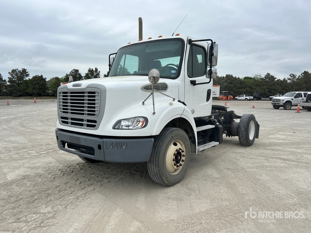 1FUBC5CY8FHGK0793 Freightliner M 2 112 Photo 1