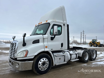 2013 Freightliner Cascadia 113 6x4 Cabeza Tractora Cabina Corta
