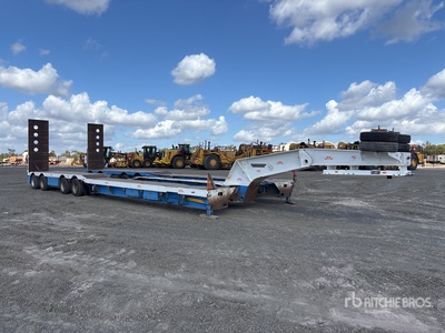 2019 Drake 4 Rows of 8 Hydraulic Widening Lowboy Trailer