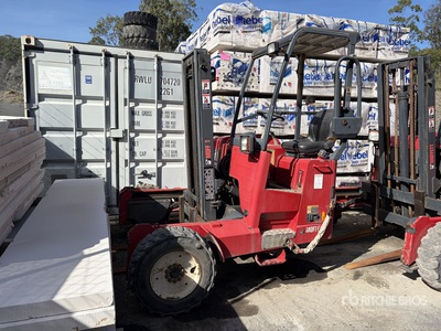 2010 Moffett M8 2500 kg 3x3 Carretilla Elevadora transportable
