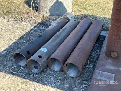 Quantity of (4) Trench Box and Spreader Bars