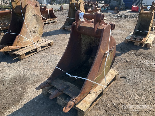 620 mm Digging Excavator Bucket - Fits JCB | Ritchie Bros. Auctioneers