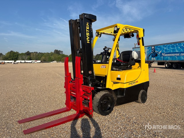 2020 Hyster S60FT 4900 lb Pneumatic Tire Forklift