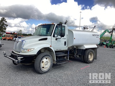 2011 International 4400 2000 gal 4x2 Water Truck