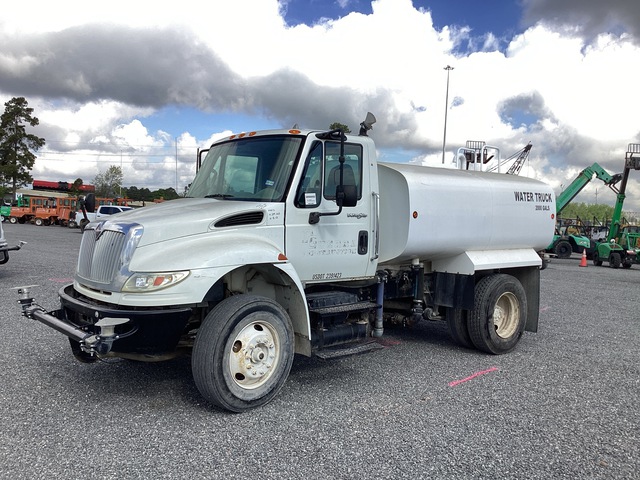 2011 International 4400 2000 gal 4x2 Water Truck