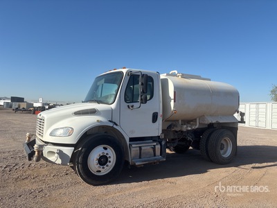 2016 Freightliner M2 106 2000 gal 4x2 散水車