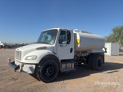 2015 Freightliner M2 106 2000 gal 4x2 散水車