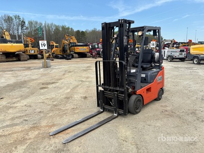 2019 Toyota 8FGCU15 2500 lb Cushion Tire Chariot Élévateur