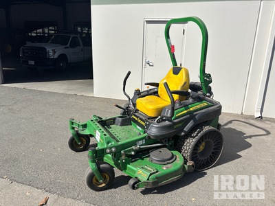 John Deere Z track Ride-On Lawn Mower