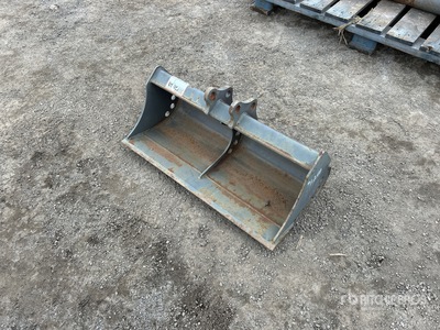 Volvo 33 in Cleanup Excavator Bucket - Fits Volvo EC140