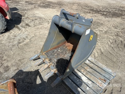 Doosan 30 in Digging Excavator Bucket