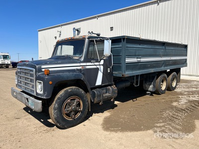 1985 International F1954 6x4 Camión de granos