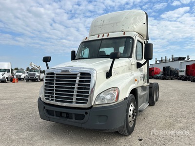 2018 Freightliner Cascadia 125 6x4 T/A Day Cab Truck Tractor