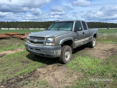 2003 Chevrolet Silverado 2500HD 4x4 Extended Cab Pickup