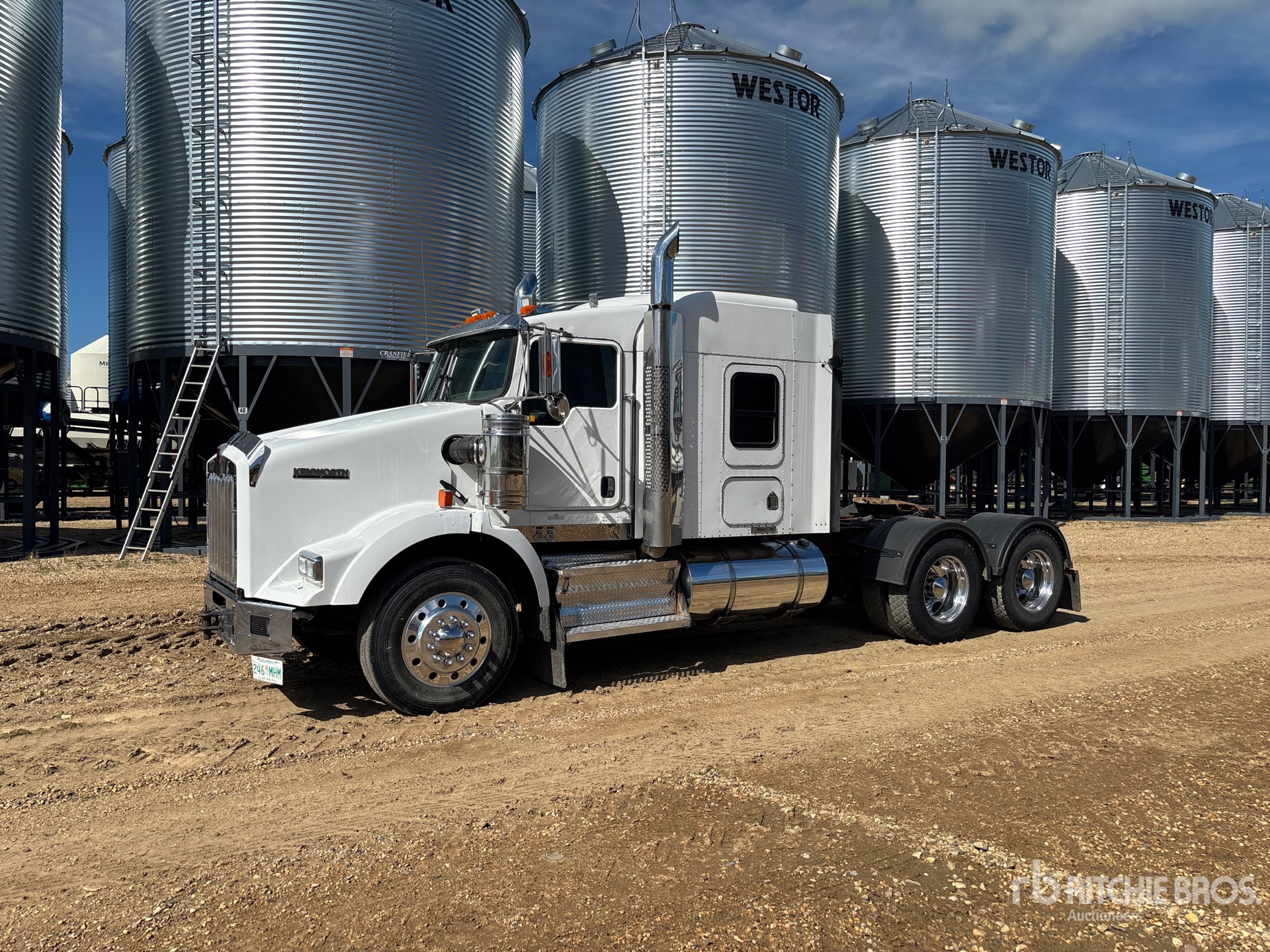 2011 Kenworth T800 6x4 T/A Sleeper Truck Tractor