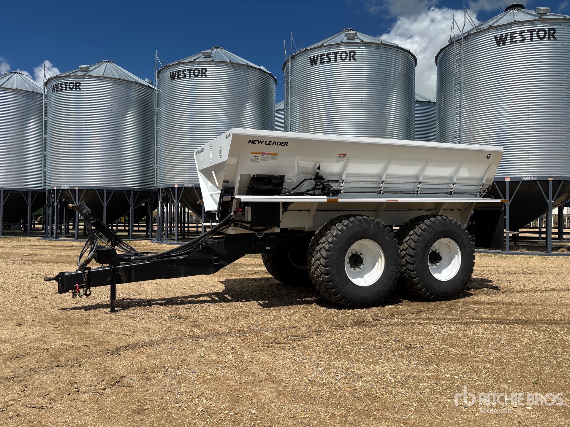 2021 New Leader NL600 T/A Fertilizer Spreader