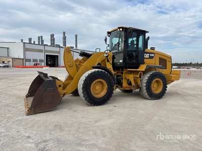 2017 Cat 938M Pala gommata