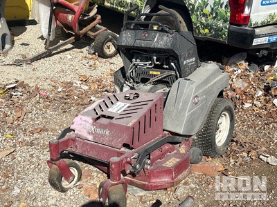 Exmark Staris E Series 4x2 Stand-On Fairway Rasenmäher (Inoperable)