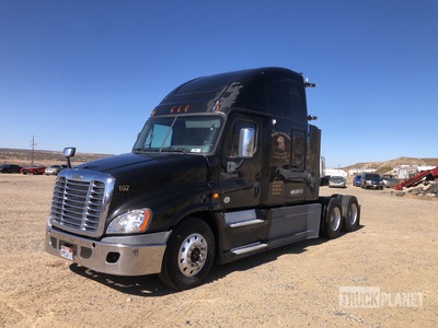 2013 Freightliner Cascadia 125 6x4 T/A Sleeper Truck Tractor