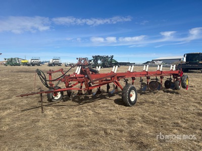 International 700 7 Bottom Breaking Plow