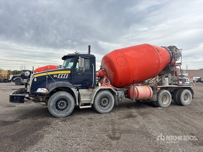 2009 Mack GU813 8x4 Twin-Steer Mixer Truck