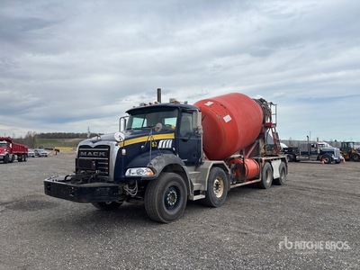 2009 Mack GU813 8x4 Twin-Steer Mixer Truck