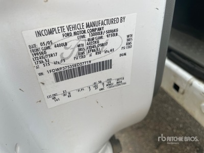 2005 Ford F-350 4x4 Camion à Plateau