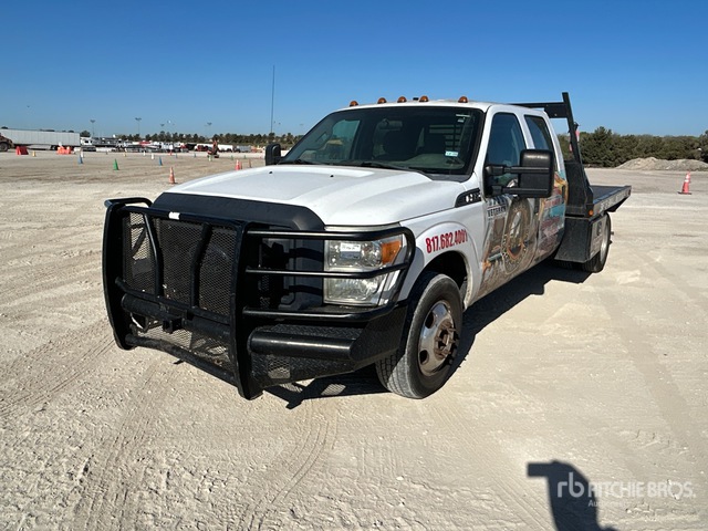 2013 Ford F-350 4x2 Crew Cab Flatbed Truck
