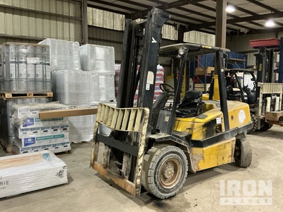 2006 005-Yale GDP100-FS MRT Pneumatic Tire Forklift