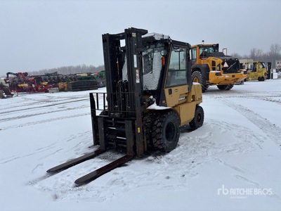 Cat GP45K 9300 lb Pneumatic Tire رافعة شوكية