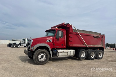 2016 Mack GU713 8x6 Tri/A-kiepwagen