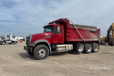 2016 Mack GU713 8x6 Tri/A-kiepwagen