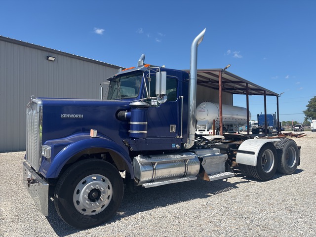 2001 (unverified) Kenworth W900 6x4 T/A Day Cab Truck Tractor