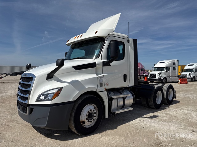 2018 Freightliner Cascadia 126 6x4 T/A Day Cab Truck Tractor