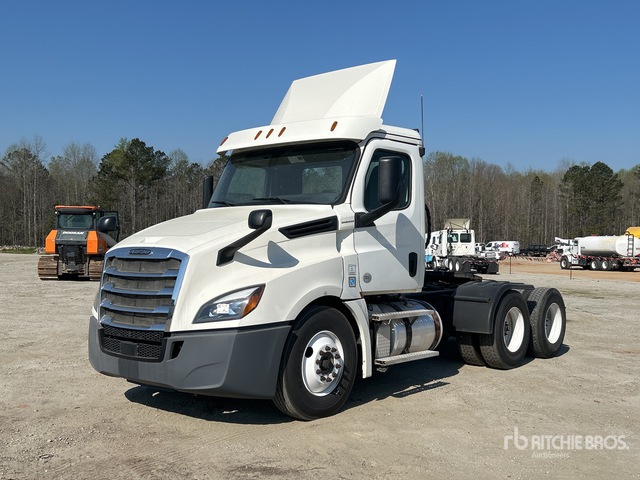 2018 Freightliner Cascadia 126 6x4 T/A Day Cab Truck Tractor