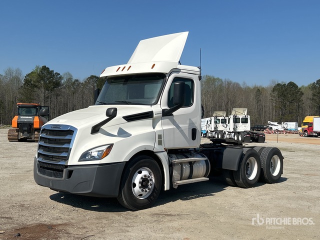 2018 Freightliner Cascadia 126 6x4 T/A Day Cab Truck Tractor